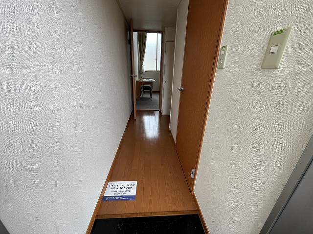 レオパレスマイス 玄関