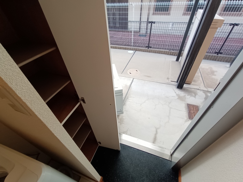 レオパレス優 玄関