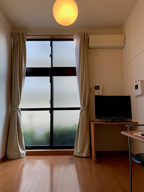 レオパレスエルフ仁川 リビング