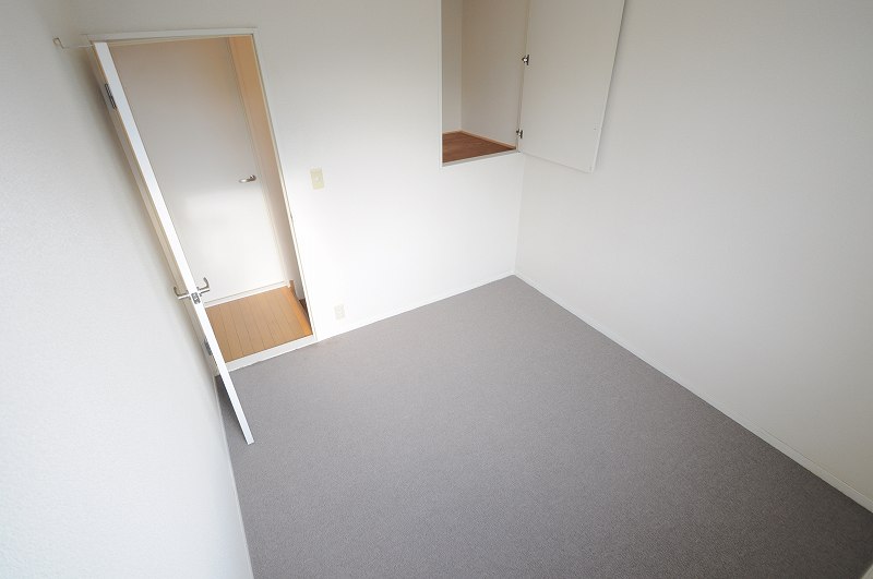 レオパレス上田原 ベッドルーム