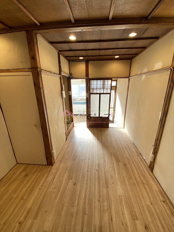 春日出中2丁目テラス リビング