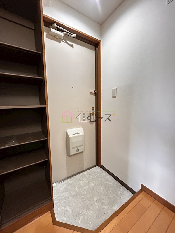 アヴェニール寺田町 玄関