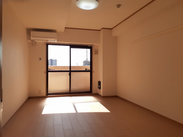 エテルノソ－レ リビング