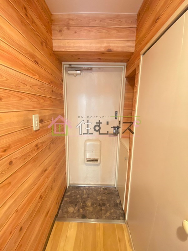 スペースシャトー中津 玄関