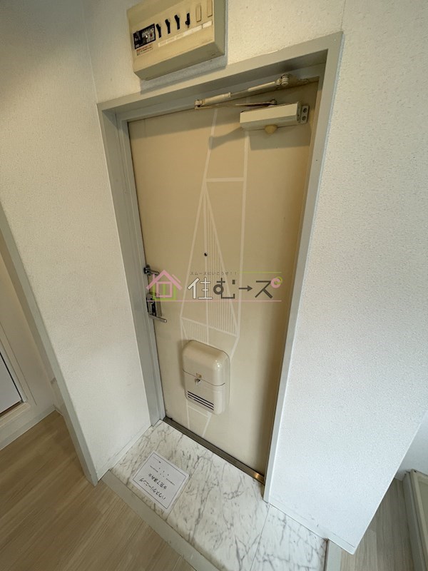 ルミエール田辺 玄関