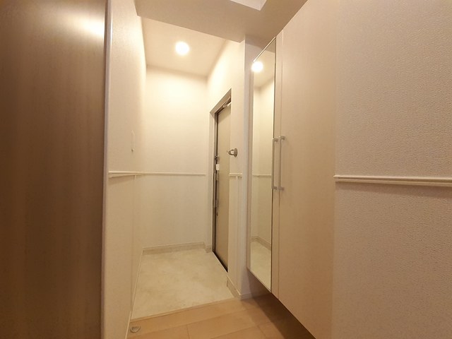 パルテール八尾 玄関