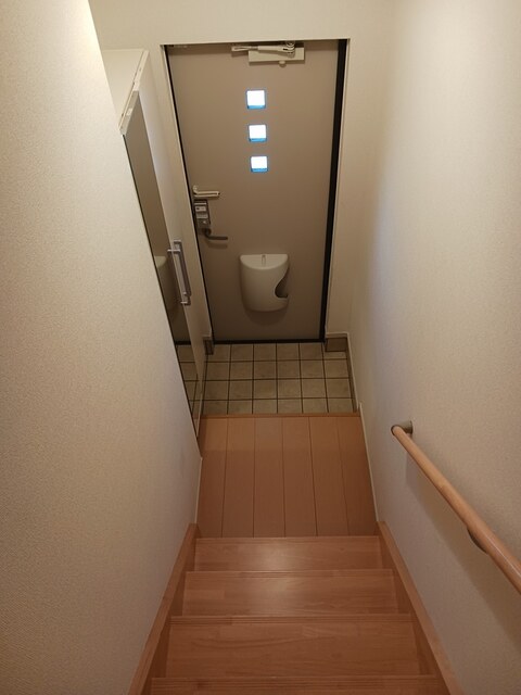 ディアコート口酒井　参番館 玄関