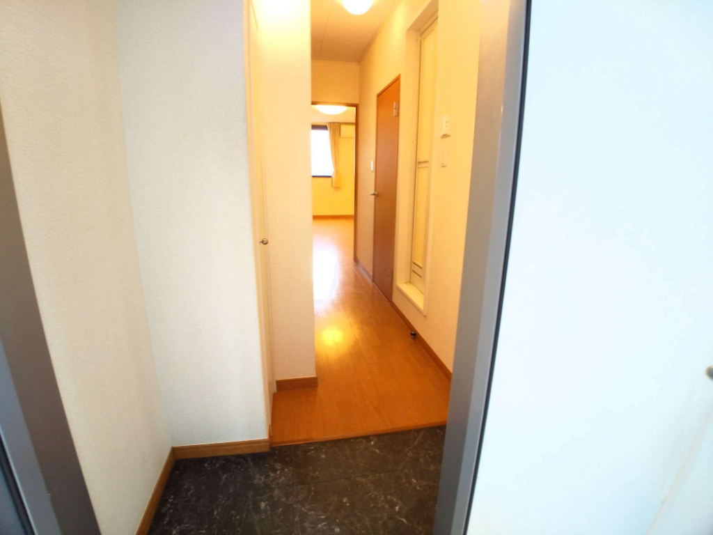 レオパレス御陵 玄関