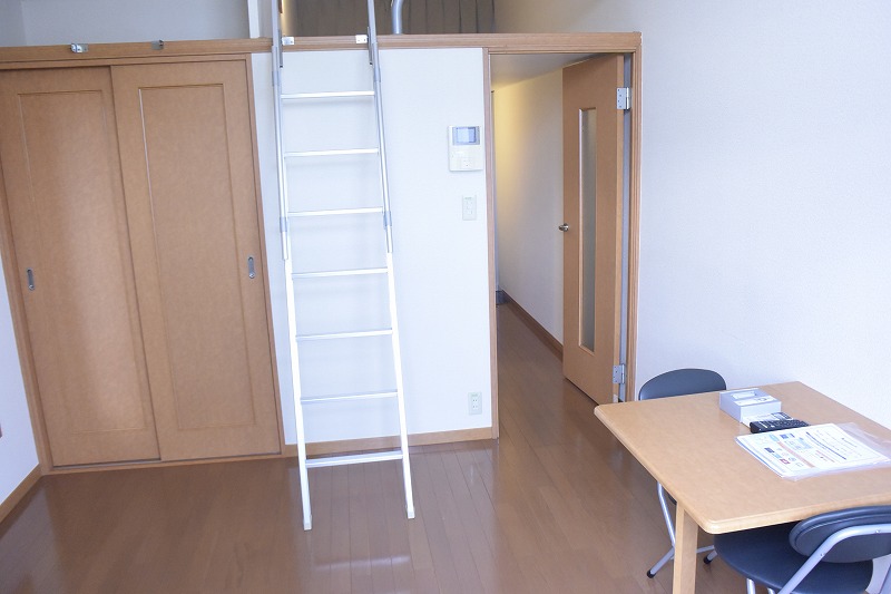 レオパレスみやび リビング