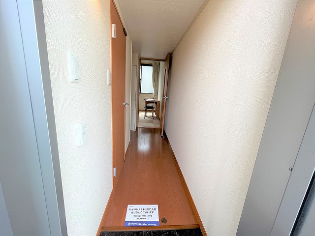 レオパレス国栄 玄関