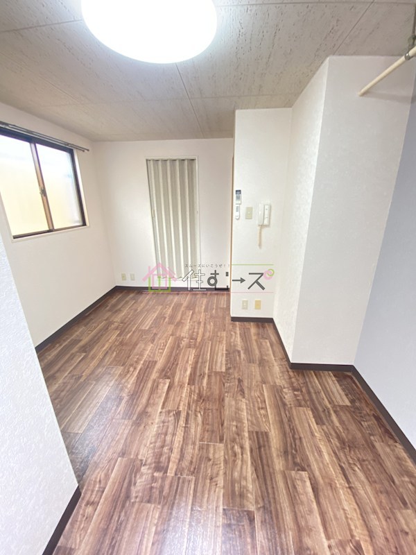 EST長居西 リビング