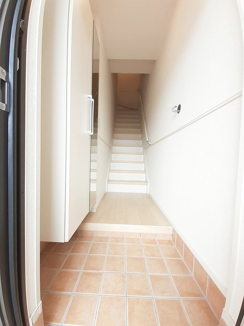 アクティブ・スクエアＡ 玄関