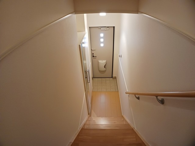 ルミエール・マゴジⅥ 玄関