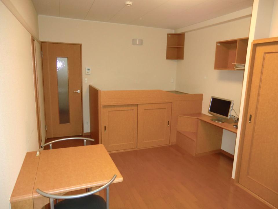 レオパレス近松 リビング