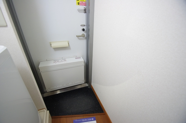 レオパレスメルツェⅣ 玄関