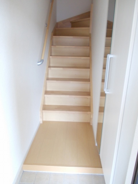 レジデンス根来 玄関