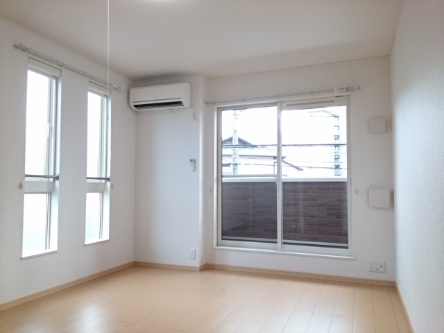 サン　ローズ リビング