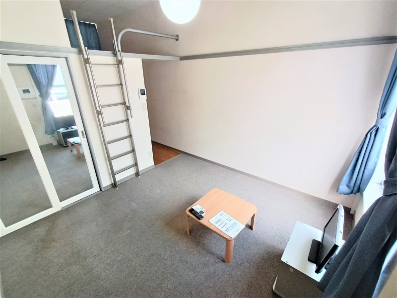 レオパレストミー ベッドルーム