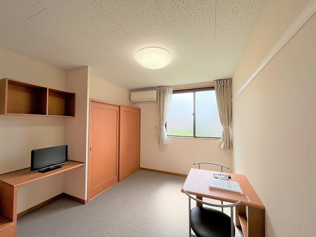 レオパレス中央公園 リビング