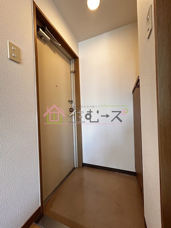 ラ・メゾヌーヴ 玄関