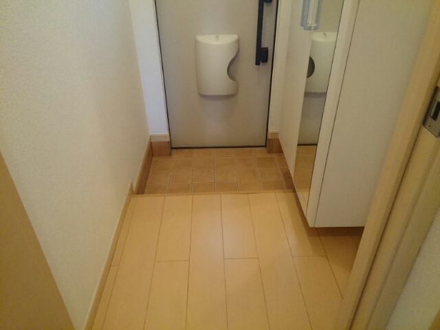 Ｆ・ロジャース 玄関