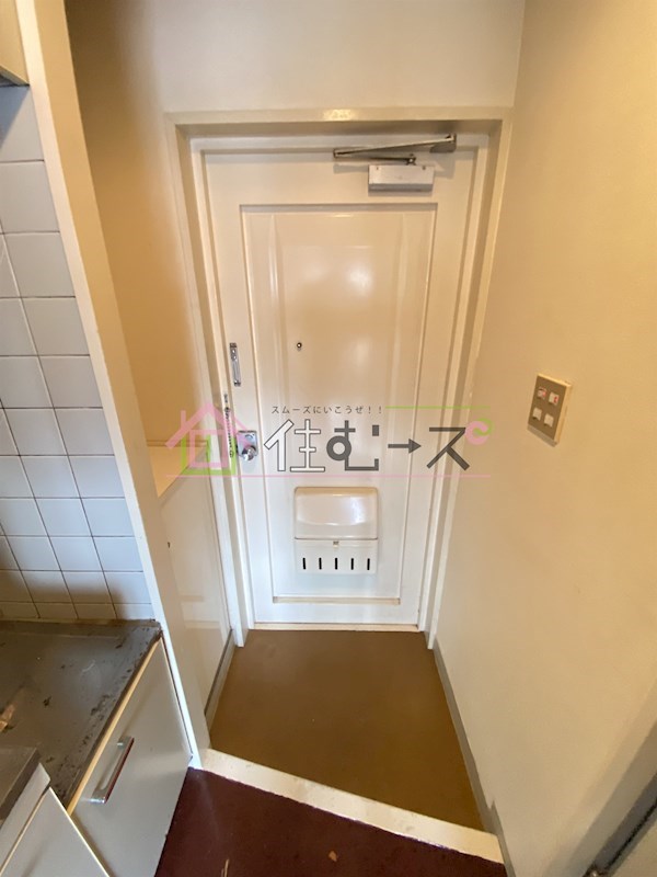 サンビル勝山北 玄関