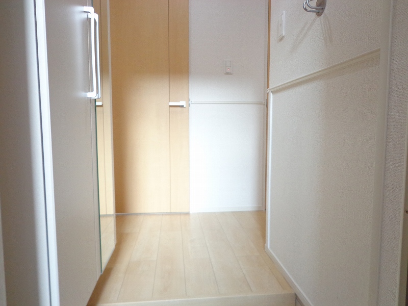 メゾン　ルミエール 玄関