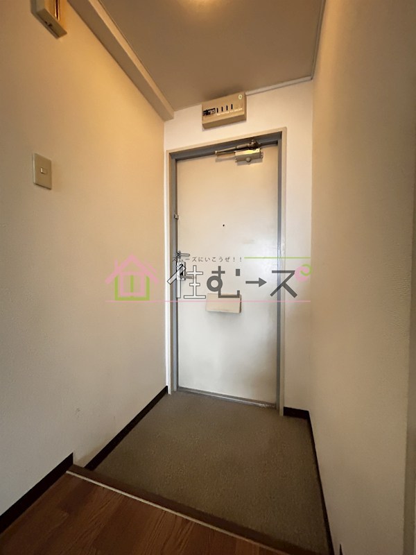 ラ・ペール一番館 玄関