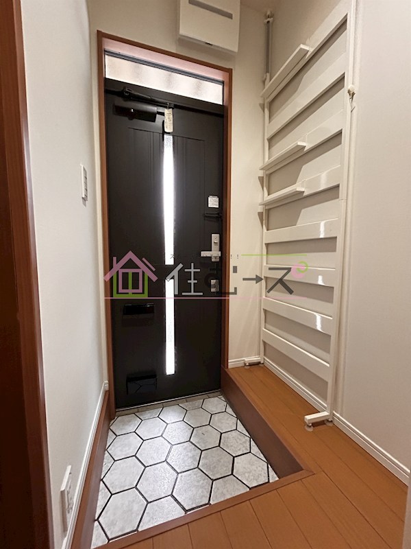 新高1丁目戸建 玄関