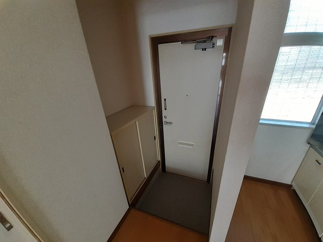 グレース丹南 玄関