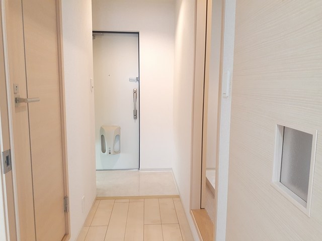 ラ　ヴィータ西梅田 玄関