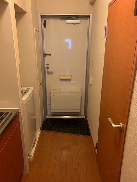 レオパレス昴 玄関