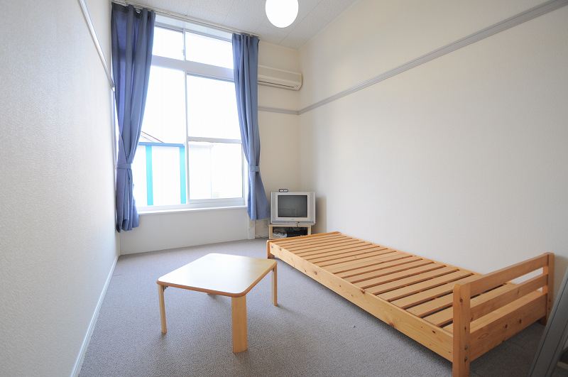 レオパレス加島 ベッドルーム