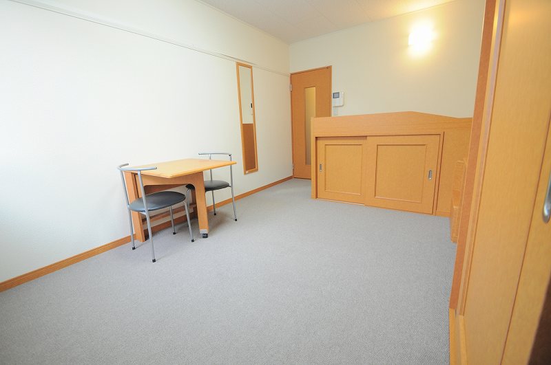 レオパレスラ・フォーレⅠ リビング