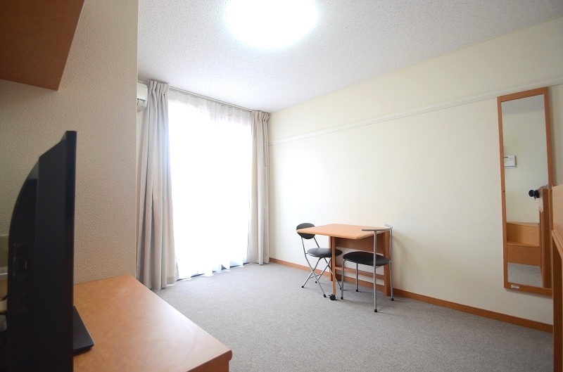 レオパレスルミナス　ウエスト リビング