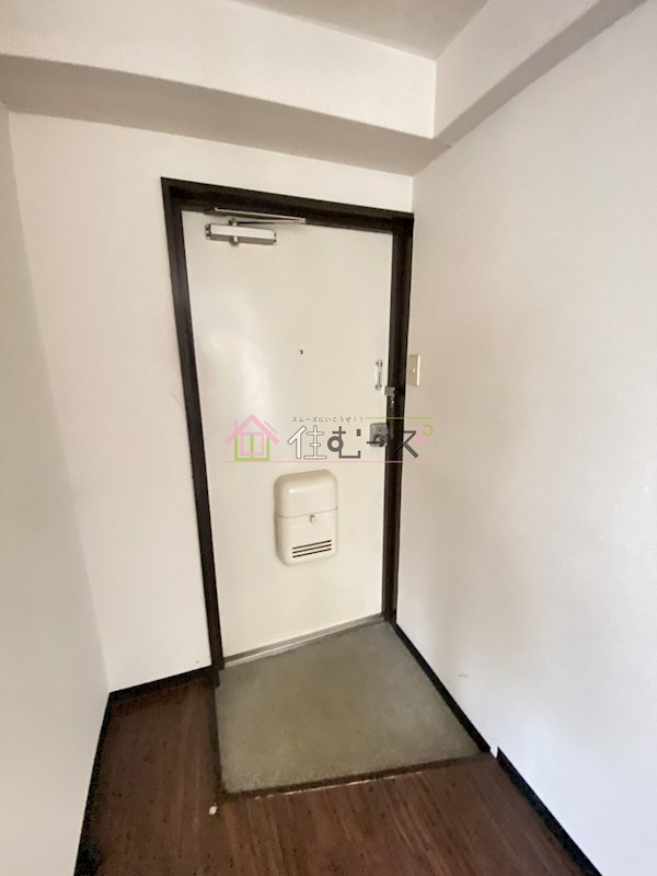 上本町アパートメント 玄関