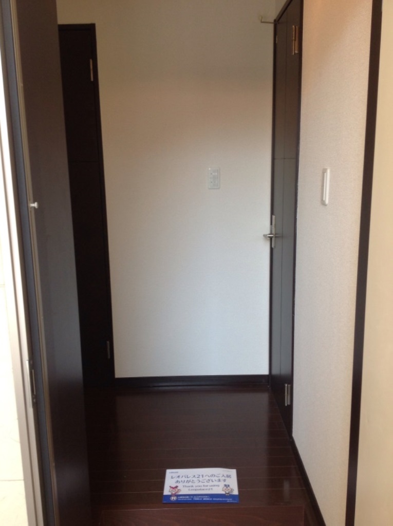 レオパレス別所新町ＬＡ１ 玄関
