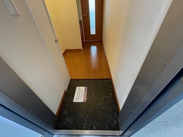 レオパレスアトレ 玄関