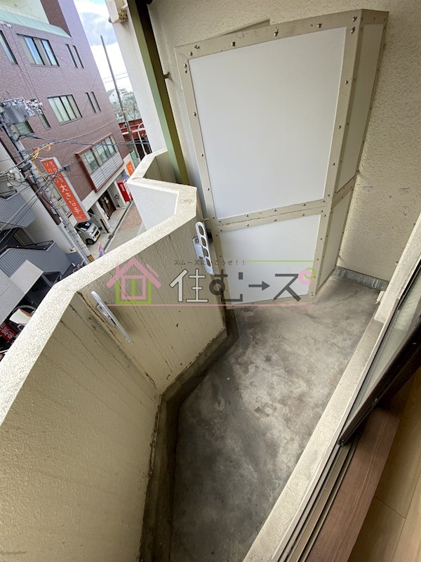 岸里AMステーションビル ベランダ