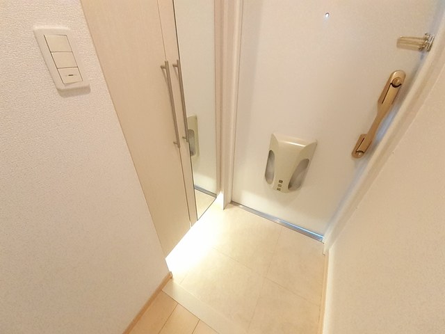 ウィンザー越水 玄関