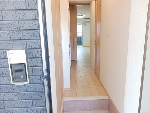 鶴野リバーサイドテラス 玄関