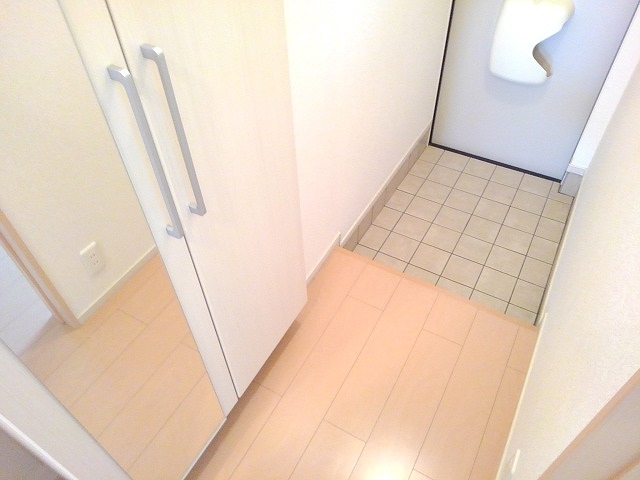 ヴィラ　カレント　イースト 玄関