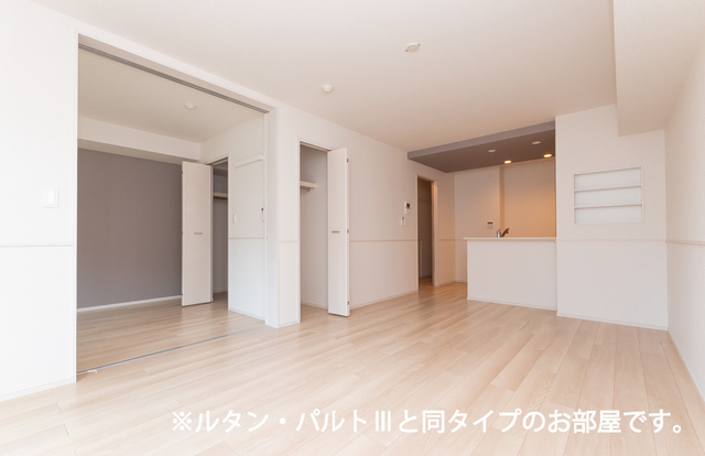 リヴァーサイド　ヴィラ リビング