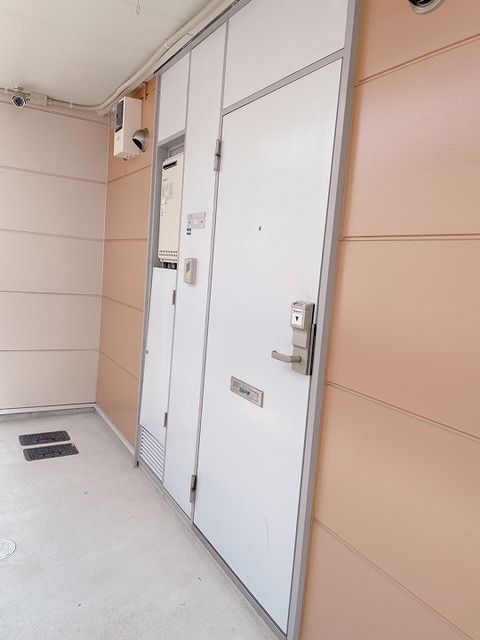 レオパレスグリーンスタジオ伊丹 玄関