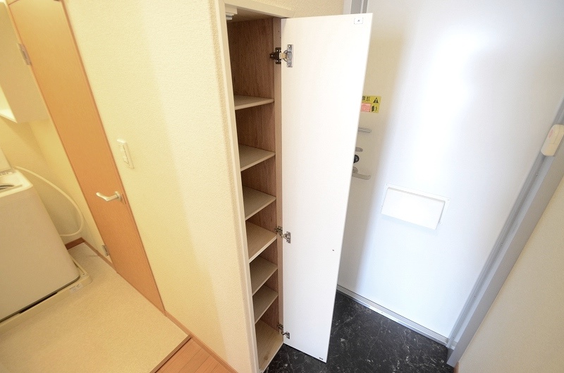 レオパレスパストラルＡ 玄関