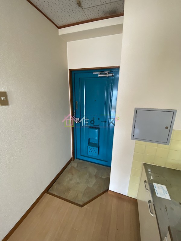 ワイエスハイツ 玄関