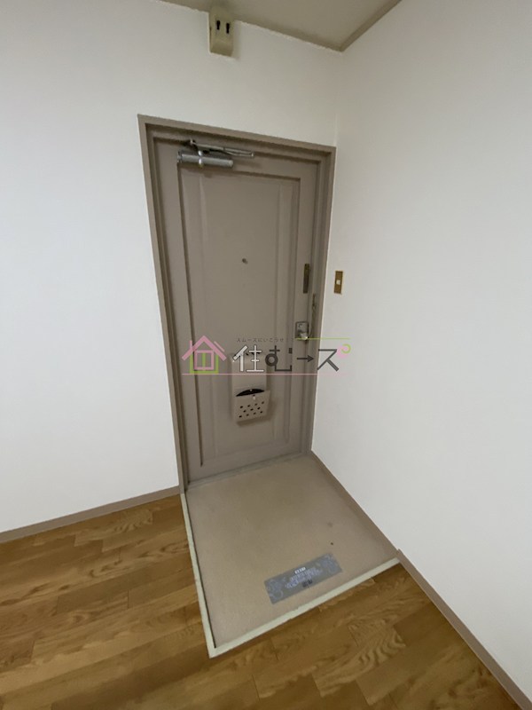 ロイヤル遠里小野 玄関