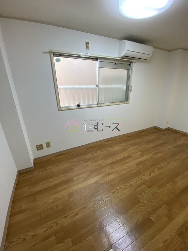 ロイヤル遠里小野 ベッドルーム