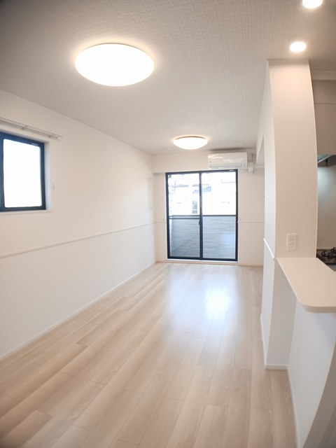 エルミタージュ泉ヶ丘１号館 リビング