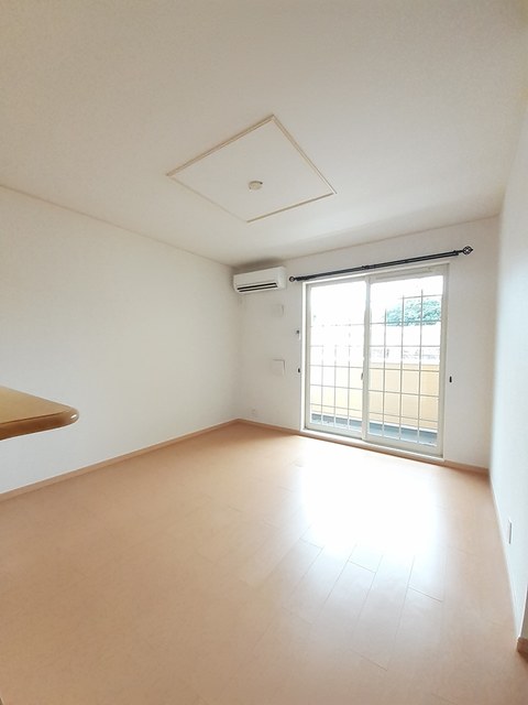 ソルシェ－ル熊取　Ⅱ番館 リビング